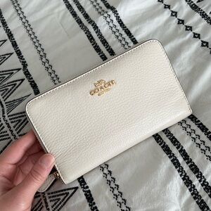 Coach Gold/Chalk Medium ID Zip Wallet